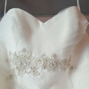 BRAND NEW lace bridal gown